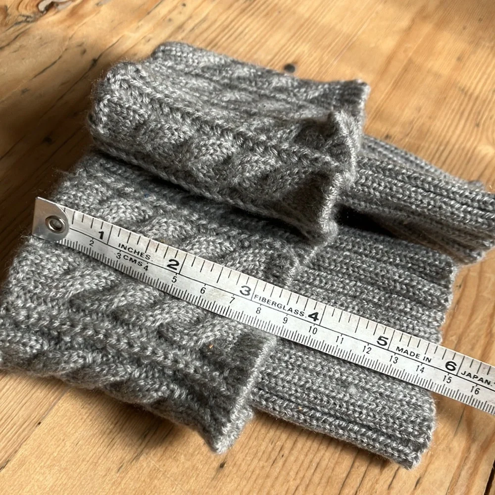 Boot Cable Knit Cuffs in Gray EUC